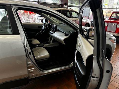 Used 2022 Toyota Corolla Cross L FWD image 29