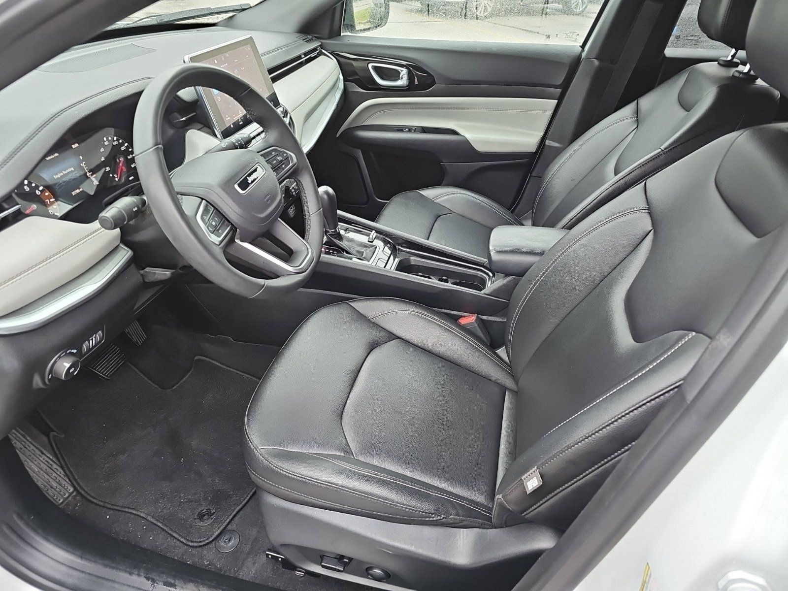 Used 2025 Jeep Compass Limited AWD/4WD image 18