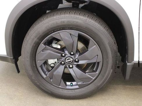 Certified 2026 Nissan Rogue SV FWD image 27