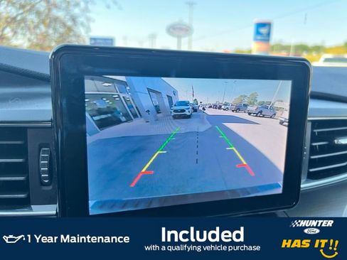 Used 2022 Ford Explorer XLT w/ Equipment Group 202A image 8