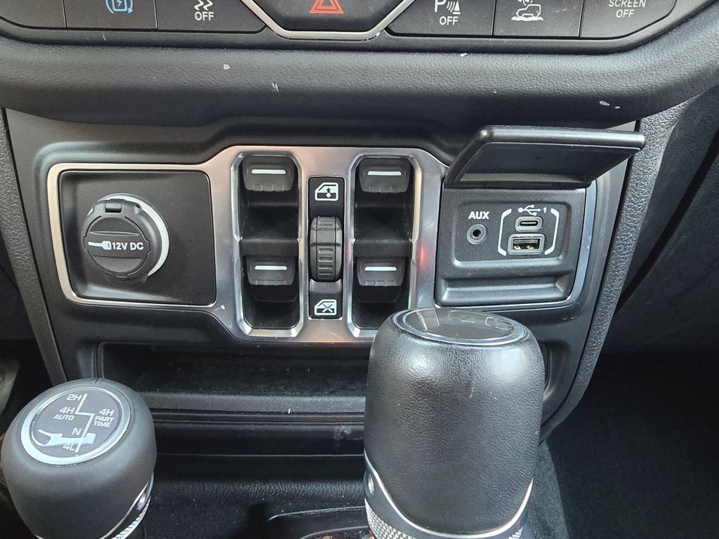 Used 2024 Jeep Wrangler High Altitude AWD/4WD image 32