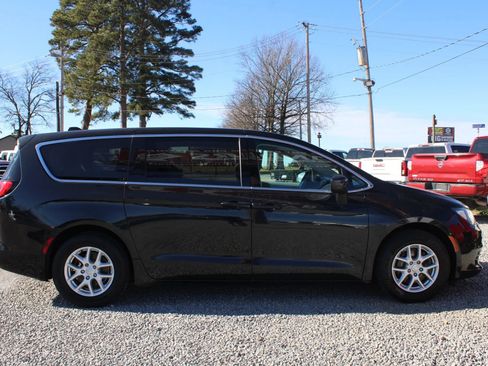 Used 2017 Chrysler Pacifica LX FWD image 6