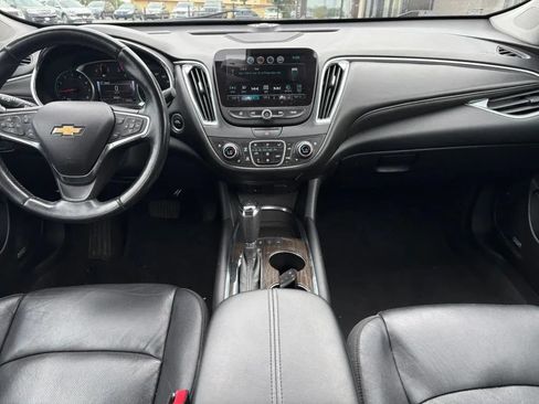Used 2018 Chevrolet Malibu Premier w/ Premier Sun and Wheel Package FWD image 11