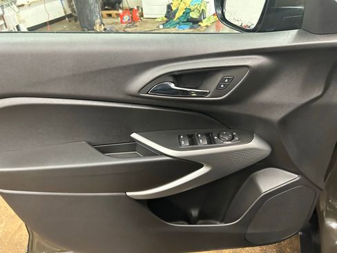Used 2024 Chevrolet Trax LS w/ LS Convenience Package FWD image 10