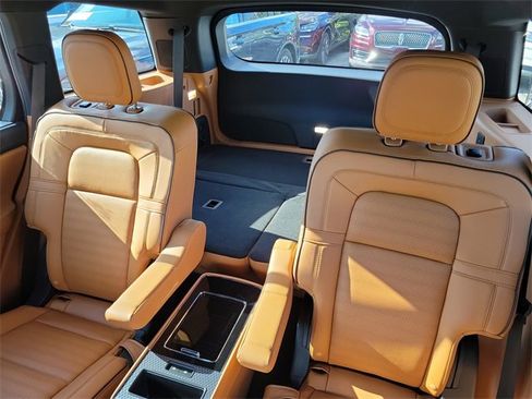 Certified 2025 Lincoln Aviator Black Label w/ Jet Appearance Package image 10