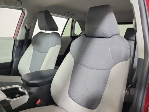 Used 2021 Toyota RAV4 XLE AWD/4WD image 20