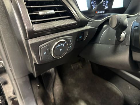 Used 2018 Ford Fusion SE w/ Equipment Group 201A FWD image 20