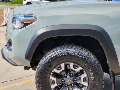 Certified 2022 Toyota Tacoma TRD Off-Road w/ Black Out Package (TMS) AWD/4WD image 7