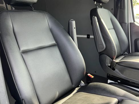 Used 2024 Mercedes-Benz Sprinter 2500 image 16