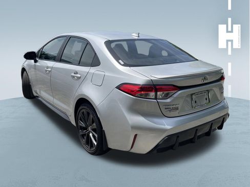Used 2024 Toyota Corolla SE FWD image 2