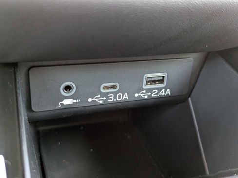 Used 2023 Subaru Outback Premium image 39