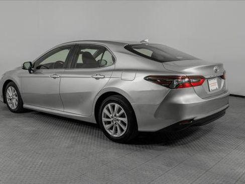 Used 2021 Toyota Camry LE FWD image 4