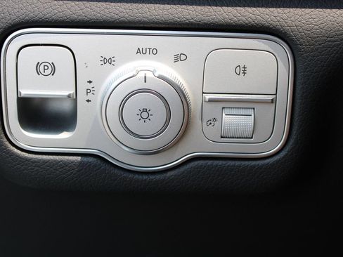 Used 2023 Mercedes-Benz GLS 580 4MATIC image 21