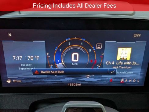 Used 2024 Chevrolet Traverse RS FWD image 30
