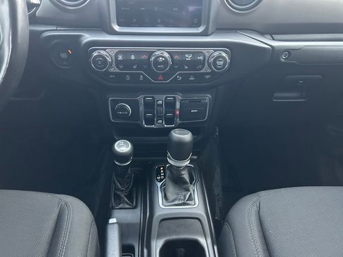 Used 2021 Jeep Gladiator Willys image 12