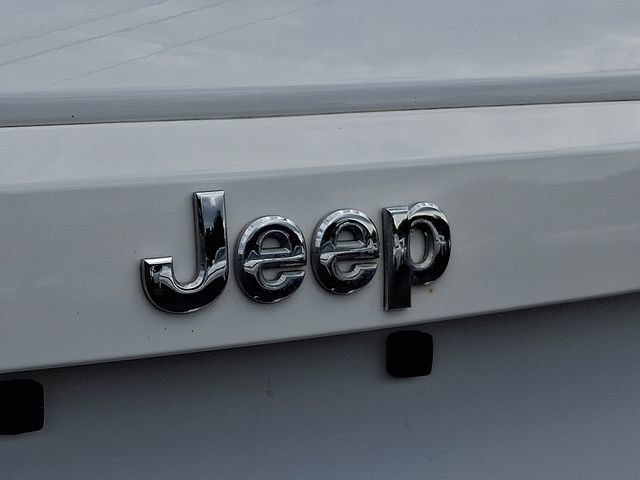 Used 2017 Jeep Patriot High Altitude AWD/4WD image 32