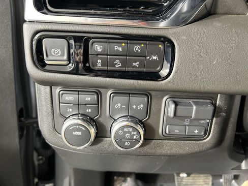 Certified 2025 GMC Yukon Elevation w/ Elevation Premium Package AWD/4WD image 18