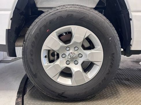 Used 2024 RAM 1500 Big Horn AWD/4WD image 9