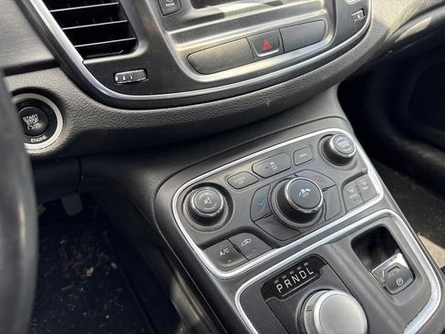 Used 2016 Chrysler 200 Limited w/ Convenience Group FWD image 29