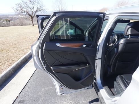 Used 2017 Lincoln MKC Select w/ Select Plus Package image 19