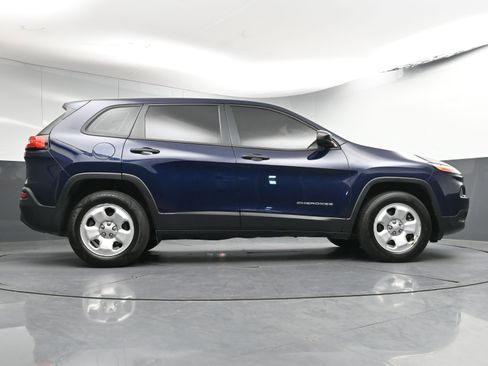 Used 2016 Jeep Cherokee Sport image 22