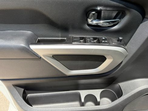 Used 2017 Nissan Titan SV RWD image 20