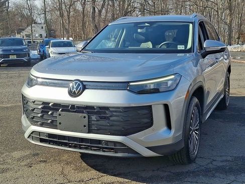 Certified 2025 Volkswagen Tiguan S w/ 18" Wheel Package image 4