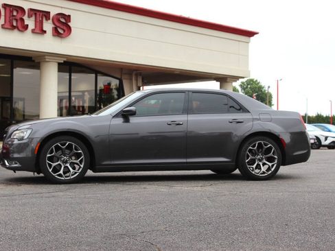 Used 2017 Chrysler 300 S RWD image 6