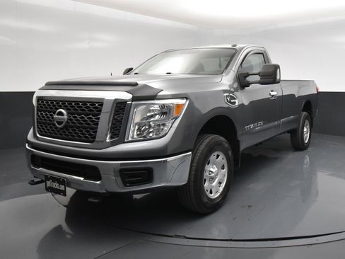 Used 2017 Nissan Titan SV AWD/4WD image 2