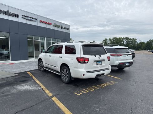 Used 2018 Toyota Sequoia Limited w/ Safety & Convenience Package AWD/4WD image 3