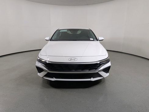 New 2026 Hyundai Elantra SE image 2