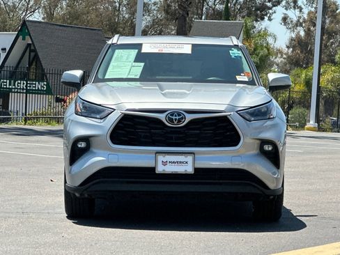 Used 2025 Toyota Highlander XLE AWD/4WD image 7