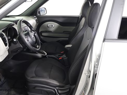 Used 2017 Kia Soul + FWD image 25