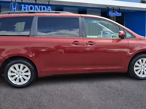 Used 2012 Toyota Sienna XLE AWD/4WD image 9