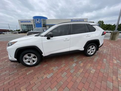 Used 2020 Toyota RAV4 LE FWD image 29