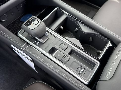 New 2026 Nissan Pathfinder Platinum FWD image 9
