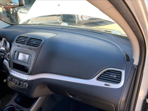 Used 2014 Dodge Journey SXT w/ Flexible Seating Group image 17