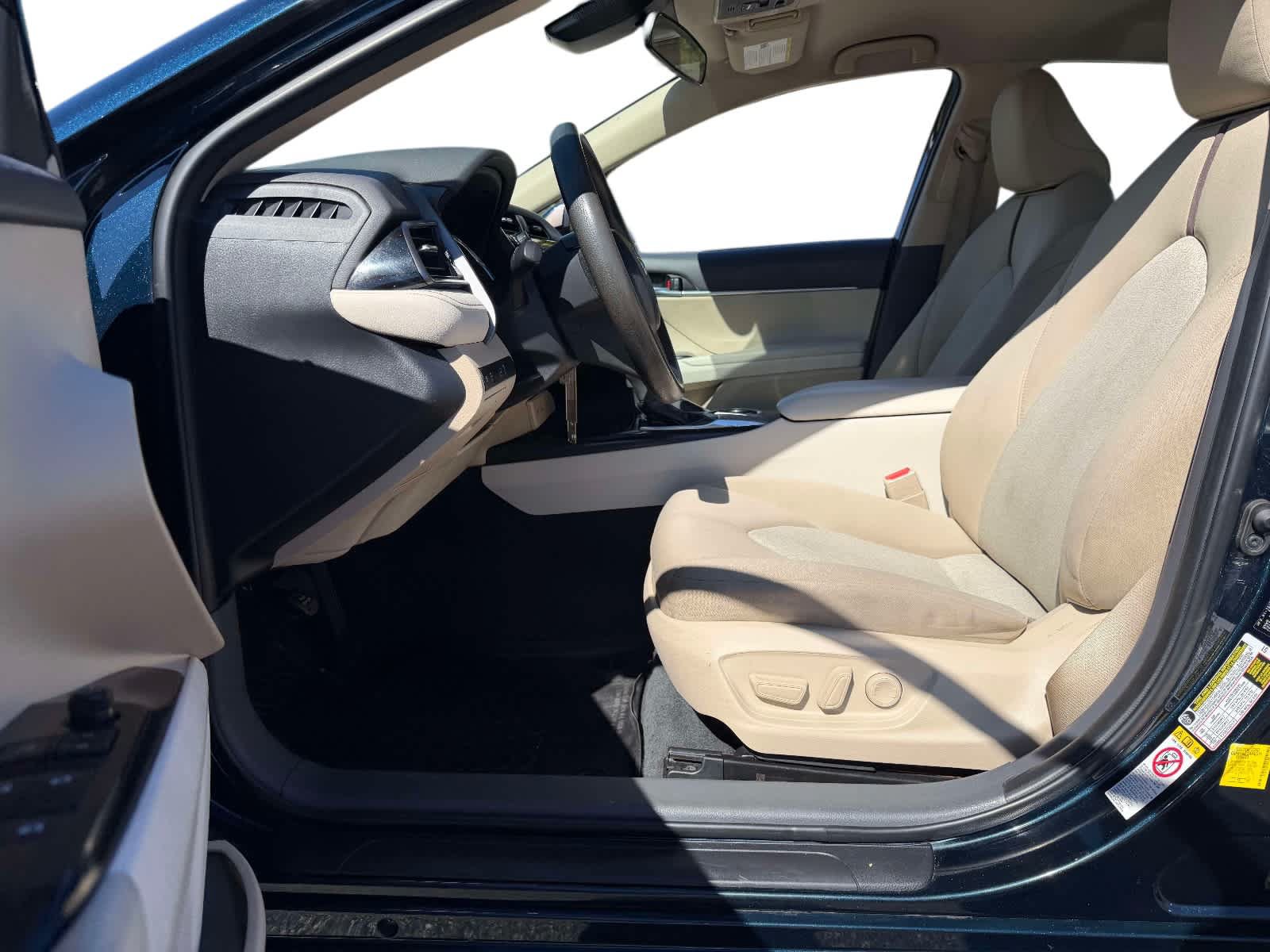 Used 2019 Toyota Camry LE FWD image 9