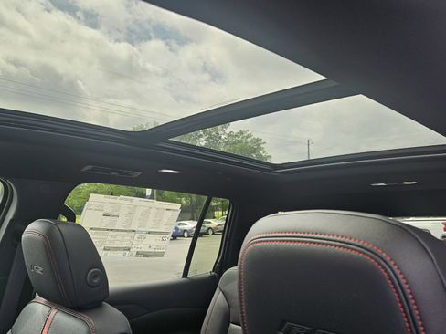 New 2026 Chevrolet Traverse RS FWD image 12