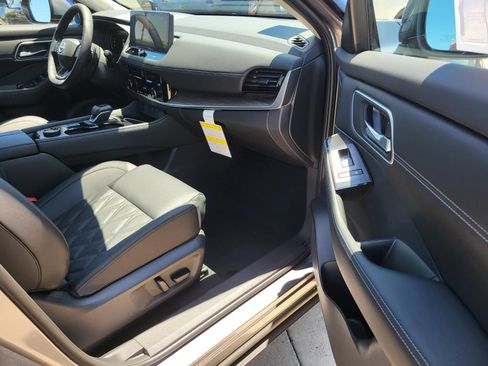 New 2026 Nissan Rogue Platinum AWD/4WD image 11