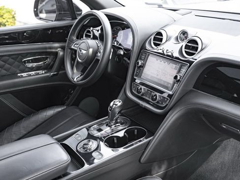 Used 2018 Bentley Bentayga image 38