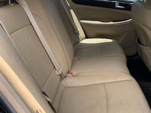 Used 2013 Hyundai Genesis 3.8 w/ Premium Pkg image 6