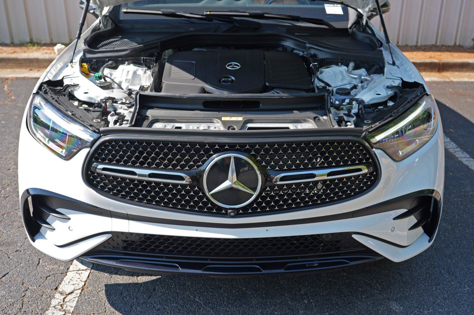 Used 2025 Mercedes-Benz GLC 350e 4MATIC w/ AMG Line image 8
