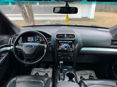 Used 2016 Ford Explorer XLT w/ Equipment Group 202A image 21