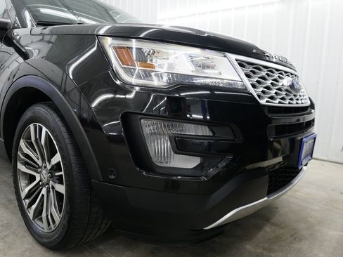 Used 2017 Ford Explorer Platinum AWD/4WD image 3