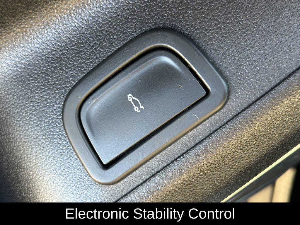 Used 2025 Buick Enclave Preferred AWD/4WD image 17