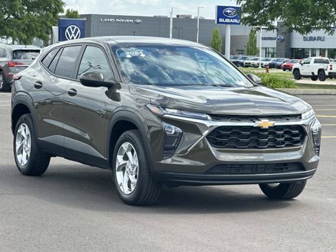 Certified 2024 Chevrolet Trax LS w/ LS Convenience Package FWD image 6