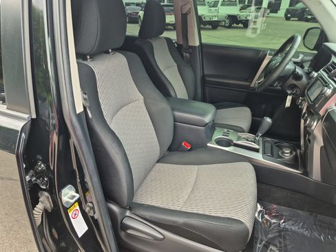 Used 2017 Toyota 4Runner SR5 AWD/4WD image 27
