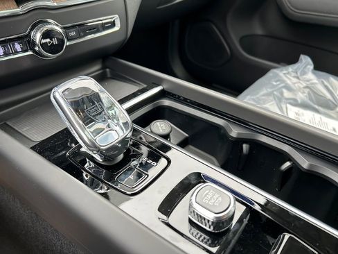 New 2026 Volvo XC60 T8 Ultra w/ Protection Package Premier AWD/4WD image 19