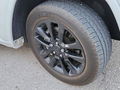 Used 2021 Jeep Grand Cherokee Laredo X image 5